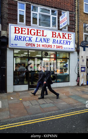Beigel Bake - 24 hour beigel or bagel shop on Brick Lane in London's East End Stock Photo