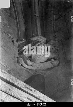 A sculpted console with an angel motif from the Château de Vincennes donjon, preserved by the Médiathèque de l’architecture et du patrimoine, representing French medieval stone craftsmanship. Stock Photo