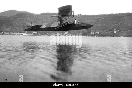 Curtiss R6 The Curtiss R-6 was a prototype American reconnaissance aircraft ...