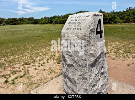 NC01247-00...NORTH CAROLINA - Marker for the 4th successful flight of the Wright brothers airplane at Kitty Hawk. Stock Photo