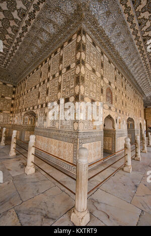 Silver-laid mirrors at the Amer Fort, Jaipur, India Stock Photo