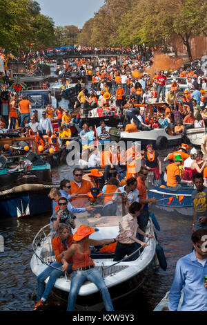 The Netherlands. Amsterdam. Annual festival on 27 april called Koningsdag (Kingsday), celebrating the king's birthday. Canal parade. Stock Photo