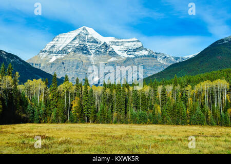 View of Mount Robson,the highest mountain in the Canadian Rockies, in British Columbia Stock Photo