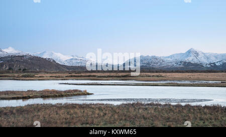 Beautiful Winter landscape image of Mount Snowdon and other peaks in Snowdonia National Park Stock Photo