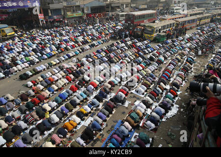 Tongi, Bangladesh. 12th Jan, 2018. Bangladeshi Muslim devotees offer Jumma prayer on the first day of the Biswa Ijtema, the second largest Muslim congregation of the world, at Tongi, near Dhaka, Bangladesh. The first phase of Biswa Ijtema starts today with Jumma prayer and Muslim devotees from across the world participate in the second world congregation of Muslims. Credit: Suvra Kanti Das/ZUMA Wire/Alamy Live News Stock Photo