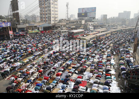 Tongi, Bangladesh. 12th Jan, 2018. Bangladeshi Muslim devotees offer Jumma prayer on the first day of the Biswa Ijtema, the second largest Muslim congregation of the world, at Tongi, near Dhaka, Bangladesh. The first phase of Biswa Ijtema starts today with Jumma prayer and Muslim devotees from across the world participate in the second world congregation of Muslims. Credit: Suvra Kanti Das/ZUMA Wire/Alamy Live News Stock Photo