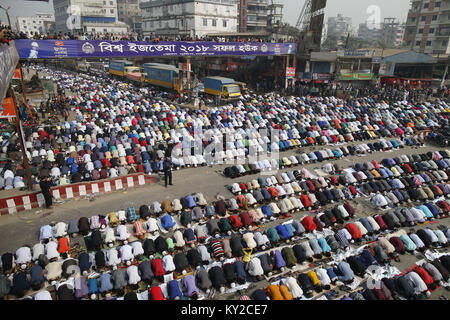 Tongi, Bangladesh. 12th Jan, 2018. Bangladeshi Muslim devotees offer Jumma prayer on the first day of the Biswa Ijtema, the second largest Muslim congregation of the world, at Tongi, near Dhaka, Bangladesh. The first phase of Biswa Ijtema starts today with Jumma prayer and Muslim devotees from across the world participate in the second world congregation of Muslims. Credit: Suvra Kanti Das/ZUMA Wire/Alamy Live News Stock Photo