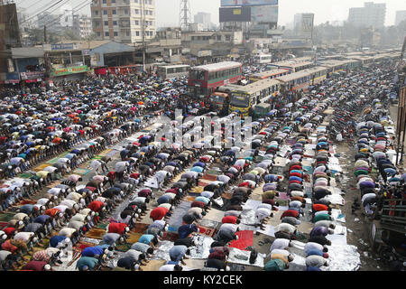 Tongi, Bangladesh. 12th Jan, 2018. Bangladeshi Muslim devotees offer Jumma prayer on the first day of the Biswa Ijtema, the second largest Muslim congregation of the world, at Tongi, near Dhaka, Bangladesh. The first phase of Biswa Ijtema starts today with Jumma prayer and Muslim devotees from across the world participate in the second world congregation of Muslims. Credit: Suvra Kanti Das/ZUMA Wire/Alamy Live News Stock Photo