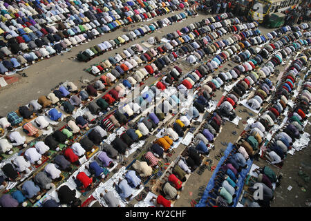 Tongi, Bangladesh. 12th Jan, 2018. Bangladeshi Muslim devotees offer Jumma prayer on the first day of the Biswa Ijtema, the second largest Muslim congregation of the world, at Tongi, near Dhaka, Bangladesh. The first phase of Biswa Ijtema starts today with Jumma prayer and Muslim devotees from across the world participate in the second world congregation of Muslims. Credit: Suvra Kanti Das/ZUMA Wire/Alamy Live News Stock Photo