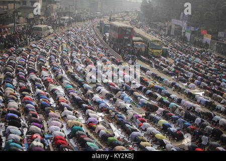 Tongi, Bangladesh. 12th Jan, 2018. The first phase of a three-day Bishwa Ijtema, the second largest congregation of the Muslims after hajj, began on Friday on the bank of the Turag River. Credit: Asif Ahmed/SOPA/ZUMA Wire/Alamy Live News Stock Photo