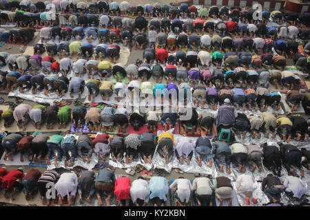 Tongi, Bangladesh. 12th Jan, 2018. The first phase of a three-day Bishwa Ijtema, the second largest congregation of the Muslims after hajj, began on Friday on the bank of the Turag River. Credit: Asif Ahmed/SOPA/ZUMA Wire/Alamy Live News Stock Photo