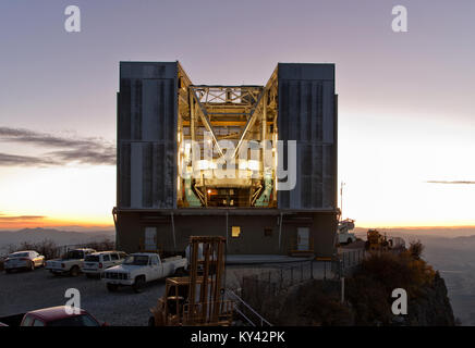 6.5m. Optical Telescope at sunset, MMT Observatory, Mt. Hopkins, Arizona, Fed Lawrence Whipple Observatory. Stock Photo