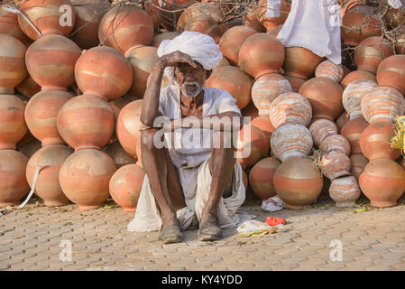 Indian man selling pots in the street of Jaipur, Rajasthan, India Stock Photo