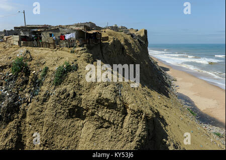 ANGOLA, Cuanza Sul, Sumbe town, slum on sand cliff at the atlantic ocean Stock Photo