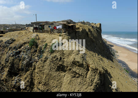 ANGOLA, Cuanza Sul, Sumbe town, slum on sand cliff at the atlantic ocean Stock Photo