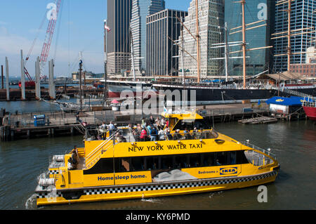 Water Taxi at New Yorks South Street Seaport.  Lower Manhattan, New York City, United States. Water Taxi at New Yorks South Street Seaport. The histor Stock Photo