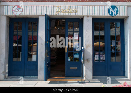 Yankee Clubhouse Shop - 5th Avenue, New York - Gifts Store