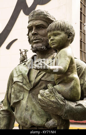 Santa Clara, Cuba - 10 december 2017: Monument of the hero Ernesto Che Guevara with a child in his arms Stock Photo