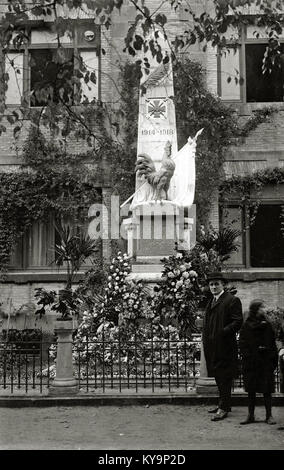 Monumento a los caídos en la Primera Guerra Mundial situado en la Escuela Francesa (1 de 1) - Fondo Car-Kutxa Fototeka Stock Photo