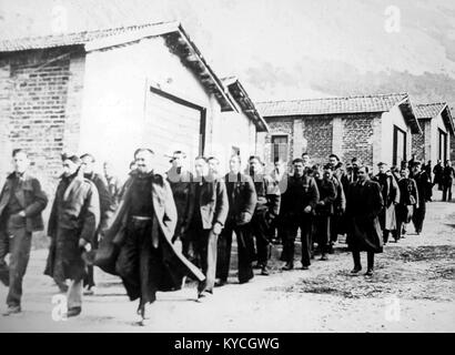 British prisoners in Sulmona POW camp, Italy, during WW2 Stock Photo