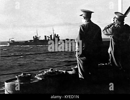 USS Phoenix (CL-46) off Fremantle 1942 Stock Photo