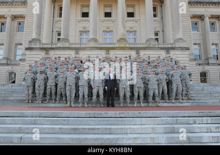 Kentucky Governor, Steve Beshear and the Adjutant General, Maj. Gen. Edward W. Tonini, join recruiters and new Kentucky Guard recruits on the steps of the State Capitol in Frankfort, Ky., Nov. 20, 2012. (Kentucky National Guard photo by Sgt. Scott Raymond) Stock Photo