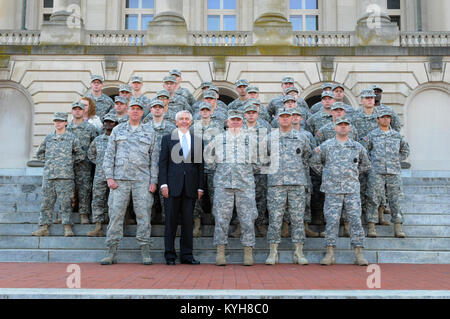 Kentucky Governor, Steve Beshear and the Adjutant General, Maj. Gen. Edward W. Tonini, join new Kentucky Guard recruits on the steps of the State Capitol in Frankfort, Ky., Nov. 20, 2012. (Kentucky National Guard photo by Sgt. Scott Raymond) Stock Photo