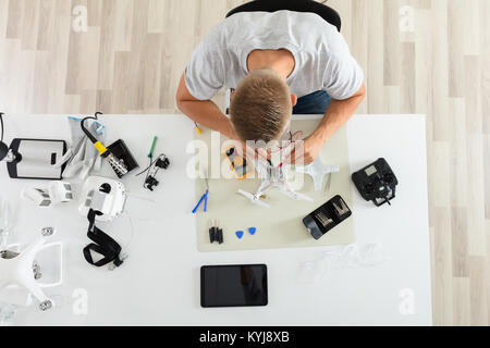 Electrician using a multimeter Stock Photo: 41857371 - Alamy