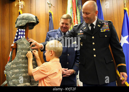 Lt. Col. Jerry Morrison, commander of the 149th Maneuver Enhancement Brigade is promoted to the rank of colonel during a ceremony in Frankfort, Ky., July 9, 2014. (U.S. Army National Guard photo by Staff Sgt. Scott Raymond) Stock Photo