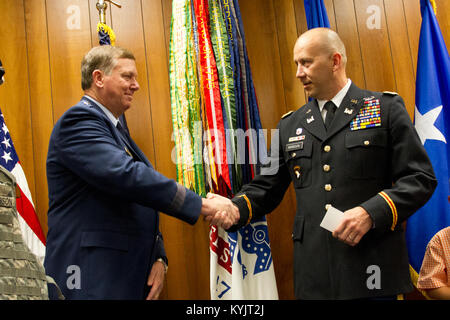 Lt. Col. Jerry Morrison, commander of the 149th Maneuver Enhancement Brigade is promoted to the rank of colonel during a ceremony in Frankfort, Ky., July 9, 2014. (U.S. Army National Guard photo by Staff Sgt. Scott Raymond) Stock Photo