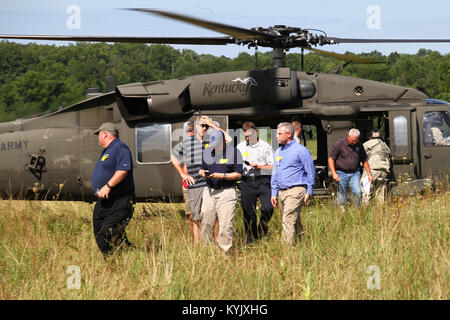 Kentucky civic leaders and employers visit with Kentucky Guardsmen as part of an Employer Support for the Guard and Reserve (ESGR) Boss Lift at Fort Knox, Ky., July 22, 2015. (U.S. Army National Guard photo by Staff Sgt. Scott Raymond) Stock Photo