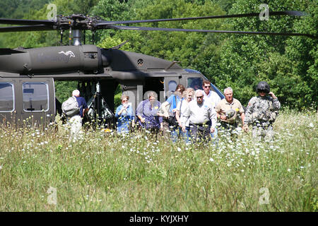 Kentucky civic leaders and employers visit with Kentucky Guardsmen as part of an Employer Support for the Guard and Reserve (ESGR) Boss Lift at Fort Knox, Ky., July 22, 2015. (U.S. Army National Guard photo by Staff Sgt. Scott Raymond) Stock Photo