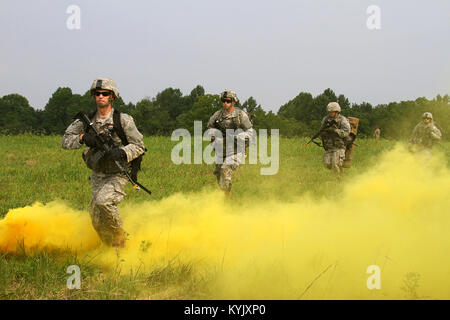 Soldiers with the 1st Battalion, 149th Infantry conducted an air assault exercise at Muscatatuck Urban Training Center in Butlerville, Ind., July 26, 2015. (U.S. Army National Guard photo by Staff Sgt. Scott Raymond) Stock Photo