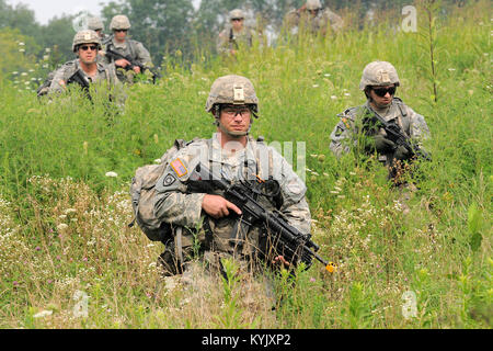 Soldiers with the 1st Battalion, 149th Infantry conducted an air assault exercise at Muscatatuck Urban Training Center in Butlerville, Ind., July 26, 2015. (U.S. Army National Guard photo by Staff Sgt. Scott Raymond) Stock Photo