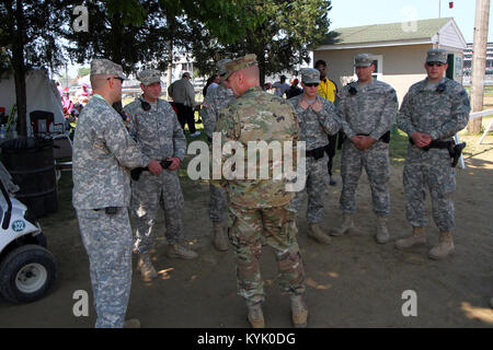 Brig. Gen. Stephen R. Hogan meets with Soldiers of the 198th Military Police Battalion at Churchill Downs in Louisville, Ky., May 6, 2016. (U.S. Army National Guard photo by Staff Sgt. Scott Raymond) Stock Photo