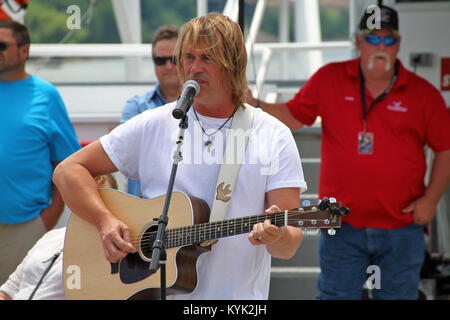 Country music singer, Rockie Lynne entertains Gold Star families during