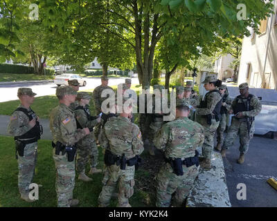 Guardsmen with the 1103rd Military Police Detachment - Law &amp; Order receive a security briefing with active duty Soldiers of the 549th and 554th MP Companies, in Stuttgart Germany, June 12, 2017. (U.S. Army National Guard photo by Capt. David Howe) Stock Photo