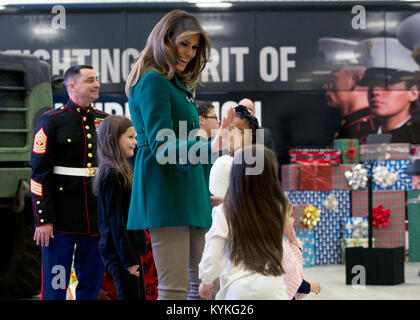 WASHINGTON (Dec. 13, 2017) First lady Melania Trump high fives a child during the annual Marine Corps Foundation’s Toys for Tots event on Joint Base Anacostia-Bolling. Trump helped children make cards, sorted toys and greeted military families at the event (U.S. Navy photo by Mass Communication Specialist 2nd Class Jason Amadi/Released)171213-N-IG696-262 Stock Photo