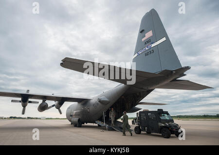 Members of the Kentucky Air National Guard’s 123rd Contingency Response Group offload an all-terrain vehicle at MidAmerica St. Louis Airport in Mascoutah, Ill., on Aug. 5, 2013, as part of Exercise Gateway Relief, a U.S. Transportation Command-directed earthquake-response scenario. The vehicle, which serves as a mobile command post, is equipped with satellite communications gear that allows a Joint Assessment Team to establish secure voice and data communications with USTRANSCOM officials upon landing at a non-functional airfield, reporting the status of facilities and the ability to support r Stock Photo