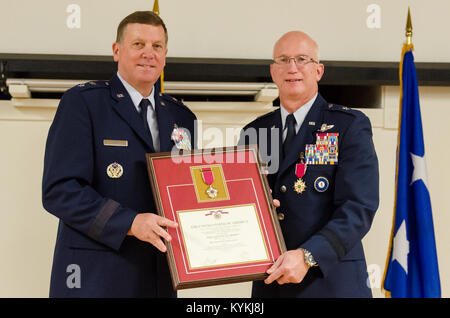 Brig. Gen. Mark Kraus (right), a Kentucky Air National Guardsman who serves as Air National Guard assistant to the commander of U.S. Air Forces Central, is awarded The Legion of Merit, first oak leaf cluster, by Kentucky’s adjutant general, Maj. Gen. Edward Tonini, during a ceremony held Aug. 18, 2013, at the Kentucky Air National Guard Base in Louisville, Ky. Kraus also was promoted to the rank of major general during the ceremony. (U.S. Air National Guard photo by Airman Joshua Horton) Stock Photo