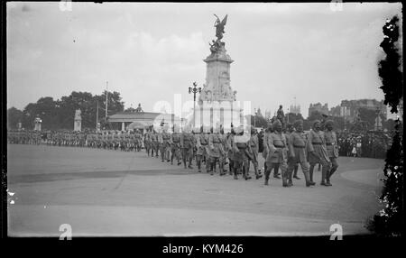 QUEEN - NEWS OF THE WORLD - Vintage cover album Stock Photo - Alamy