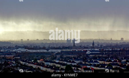 Glasgow, Scotland, UK 15th January.UK Weather: Dark and stormy with rain and sleet on the city as the polar storm comes from the west through renfrew and paisley into Glasgow. Credit Gerard Ferry/Alamy news Stock Photo