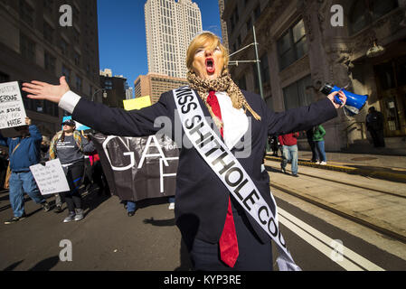 Atlanta, USA. 15th Jan, 2018. Thousands of people gathered in Atlanta for the annual MLK Day march which celebrates the life of Dr. Martin Luther King Jr. 15th Jan, 2018. Credit: Steve Eberhardt/ZUMA Wire/Alamy Live News Stock Photo