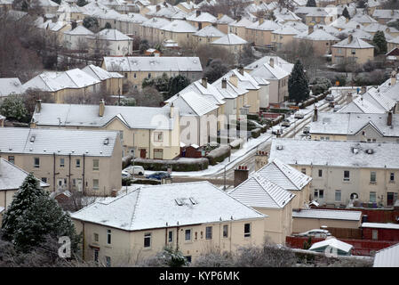 Glasgow, Scotland, UK. 16th Jan, 2018. UK Weather: Overnight snow as the polar storm hits knightswood Glasgow. Credit: gerard ferry/Alamy Live News Stock Photo