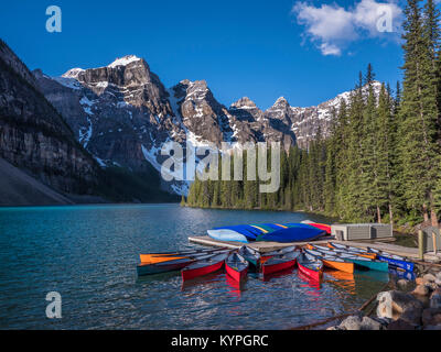 Canoes, Moraine Lake, Lake Louise area of Banff National Park, Alberta, Canada. Stock Photo