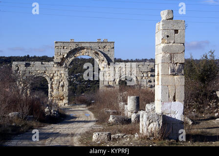 Road and big gate in Uzunjanurch near Silifke, Turkey Stock Photo
