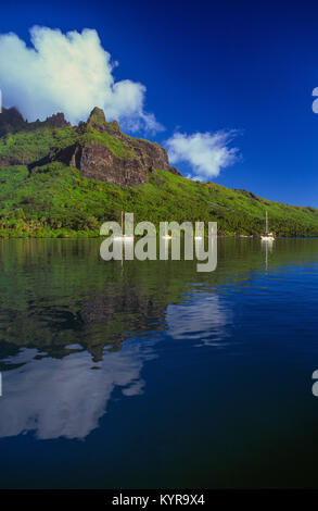 Moorea is one of the Windward Islands, part of the Society Islands of French Polynesia. It is 17km (11 miles) northwest of Tahiti Island. Stock Photo