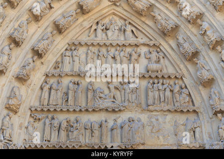 France, Marne (51), Reims, cathédrale Notre-Dame de Reims, classée patrimoine mondial de l’UNESCO, détail du portail des Saints // France, Marne, Reim Stock Photo