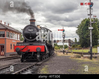Great Western Locomotive Bradley Manor runs into Kidderminster station Stock Photo