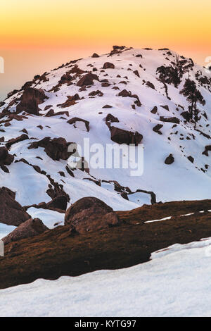 Mind blowing Sunset at Triund hill top at Mcleodganj, Dharamsala, Himachal pradesh, India. One of the most beautiful trekking places in Dharamshala. Stock Photo